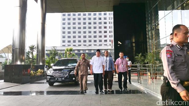 Gubernur Bengkulu Ridwan Mukti tiba di Gedung KPK.