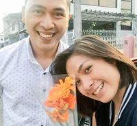 Sopir Uber Kembalikan Ponsel Penumpang Cantik Plus Bunga