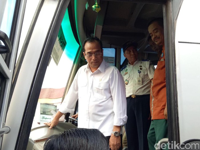 Arus Balik, Menhub Minta Operasional Truk Ditunda Sampai 3 Juli