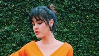 Rebecca kini ikutan syuting sinetron stripping Hati yang Memilih bersama Amanda Manopo dan Eza Gionino. Foto: Instagram @ebeccatamara
