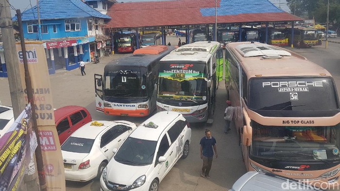Pemudik Mulai Datangi Terminal Pakupatan Serang