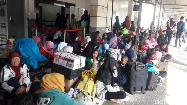 H-5 Lebaran, Stasiun Senen Mulai Dipadati Pemudik