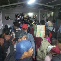 Penumpang Pejalan Kaki Mulai Padati Pelabuhan Merak  