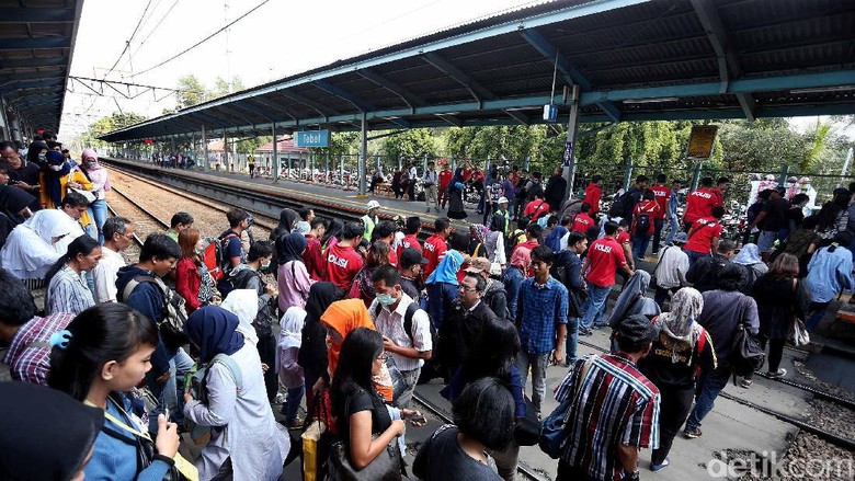 Jelang Lebaran, Penumpang Lokal di Stasiun Padalarang Naik 2 Kali Lipat Jelang Lebaran, Penumpang Lokal di Stasiun Padalarang Naik 2 Kali Lipat