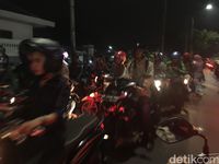 Pemotor Lawan Arus, Lalin di Depan Stasiun Pasar Minggu Macet