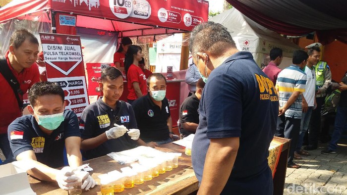 Jalani Tes Urine, 56 Sopir Bus di Terminal Kalideres Bebas Narkoba