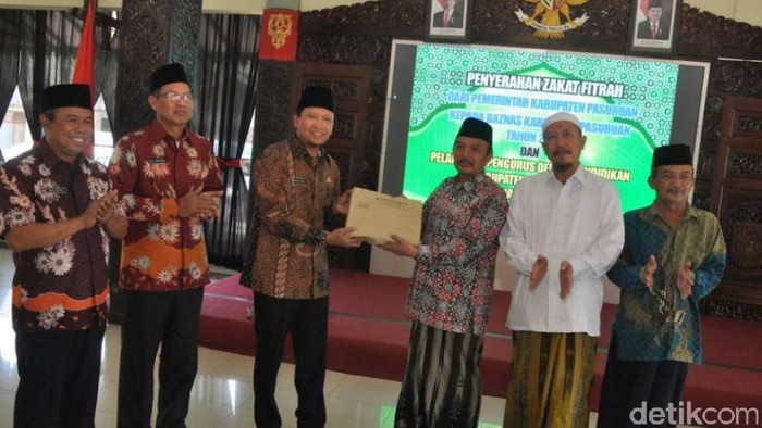 Bupati Irsyad Serahkan Zakat Pejabat Pemkab Pasuruan ke Baznas