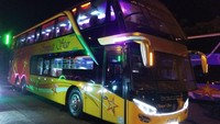 Bus double decker di Aceh jadi primadona bagi para pemudik. Bus ini menawarkan aneka fasilitas yang akan memanjakan traveler (Agus Setyadi/detikTravel)