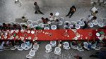 Warga Suriah Bukber di Tengah Reruntuhan Bangunan