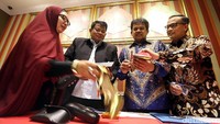 Masyarakat Indonesia Anti Pemalsuan (MIAP) bersama Direktorat Jenderal Kekayaan Intelektual Kementerian Hukum dan HAM, Polri, produsen, dan konsumen mengkampanyekan Semangat Peduli Asli dan Menolak Barang Palsu.