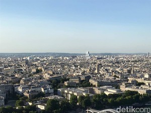 Ada Teror di Champs-Elysees, Wisatawan di Menara Eiffel Tak Panik