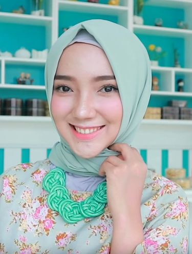 Gaya hijab yang cocok untuk mudik dari Ayu Indriati