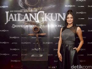 Kulit Wajahnya Mudah Jerawatan, Amanda Rawles Rutin Minum Air Putih