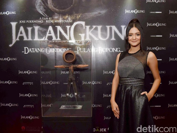 Kulit Wajahnya Mudah Jerawatan, Amanda Rawles Rutin Minum Air Putih