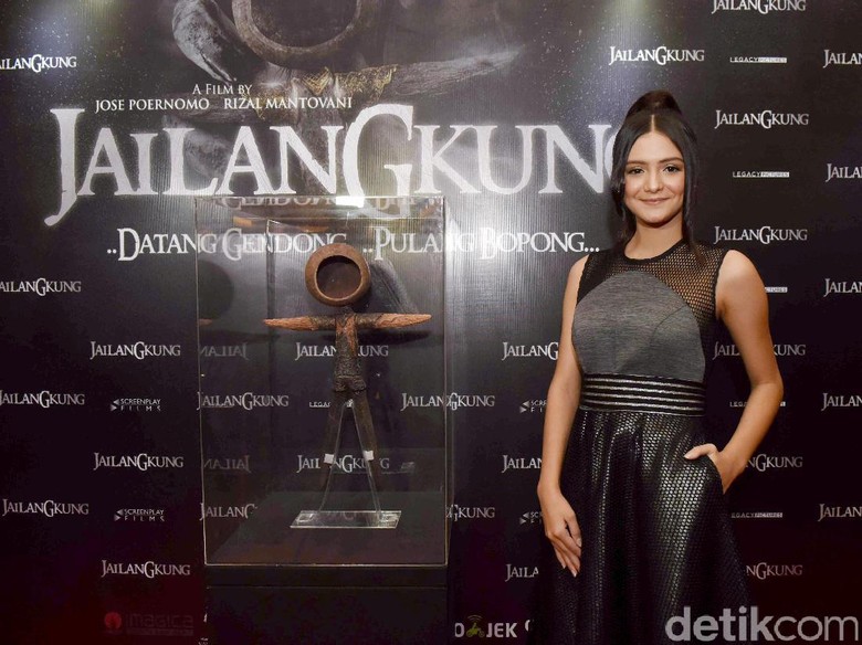 Kulit Wajahnya Mudah Jerawatan, Amanda Rawles Rutin Minum Air Putih Kulit Wajahnya Mudah Jerawatan, Amanda Rawles Rutin Minum Air Putih