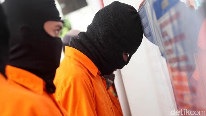 Ditangkap Saat Pesta Sabu, Oknum Kades Teriaki Polisi Maling
