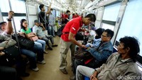 Setelah itu, tim dari satuan reserse narkoba pun masuk ke gerbong kereta api untuk melakukan sosialisasi dan penggeledahan terhadap penumpang. Tak ditemukan barang bukti penyalahgunaan narkoba setelah dicek petugas.