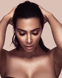 Berkulit Gelap di Iklan Makeup, Kim Kardashian Dikritik Netizen