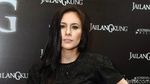 Pretty in Black! Wulan Guritno Tampil Serba Hitam