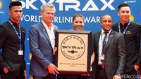 Penghargaan untuk AirAsia itu diberikan dalam acara Skytrax World Airline Awards 2017 yang digelar di Le Bourge, Paris, Selasa (20/6/2017). 