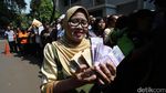 Suasana Antrean Penukaran Uang di Gedung DPR RI