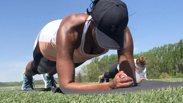 Weekend bootcamp membuat Michelle Obama dijuluki ratu plank