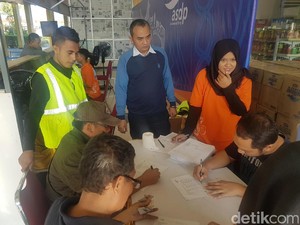 Pemudik Mulai Padati Loket Penjualan Tiket Feri di Rest Area Serang
