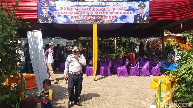Jalani Tes Urin, 56 Sopir Bus di Terminal Kalideres Bebas Narkoba