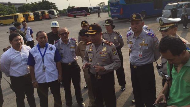 Kapolrestro Bekasi Kombes Asep Adi Saputra mengimbau sopir angkutan mudik untuk tidak mengonsumsi narkotika.