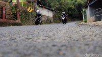 Jalur alternatif yang menghubungkan antara Kabupaten Bandung dan Kabupaten Sumedang via Parakanmuncang, Cimanggung, Pamulihan, Tanjungsari rawan tindak kejahatan penebar paku. Pool/Wisma Putra.