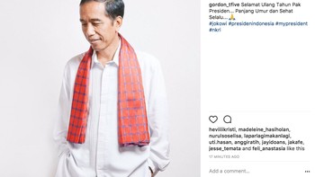 Jokowi kala bersarung ala Betawi. Foto: istimewa