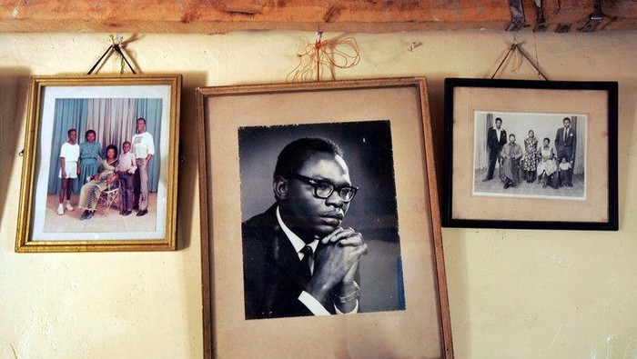 Buku Langka Karya Ayah Barack Obama Dilelang Rp 53 Juta