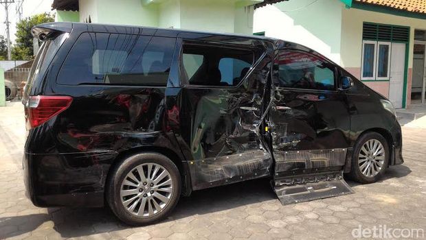 Bus Pemudik Tabrak  2 Mobil  dan 3 Motor di Boyolali 1 