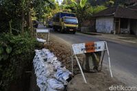 Hati-hati, Jalur Nagreg Malam Ini Licin karena Hujan