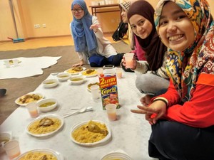 Ramadan di Polandia: Puasa 19 Jam di Tengah Ujian & Rindu Kampung