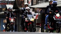 Jalur selatan Nagreg menjadi perlintasan kendaraan menuju Garut, Tasikmalaya, Ciamis, Banjar, Pangandaran dan sekitarnya.