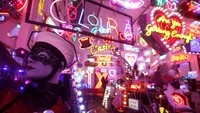 Beberapa karya yang bisa dilihat pengunjung di dalam galeri Gods Own Junkyard (Russel Boyce/ REUTERS)