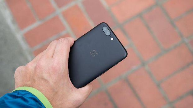 OnePlus 5 Mulai Sebar Versi RAM 8GB