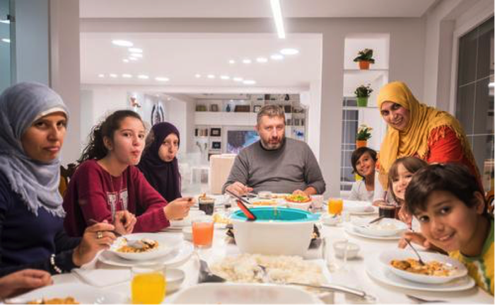 Kreasi Mi Instan Ini Bikin Keluarga Betah Buka Puasa di Rumah