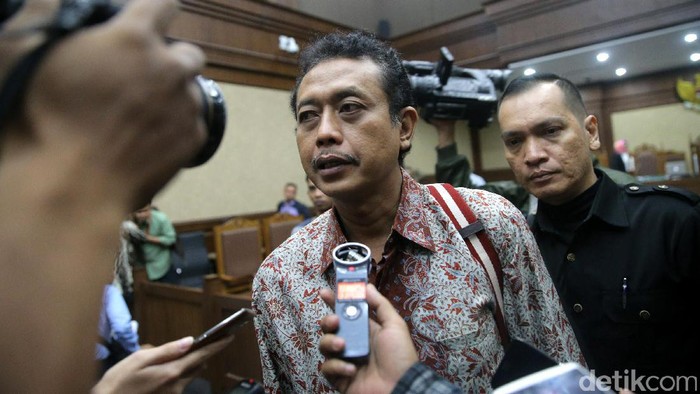 Sidang Vonis Eks Pegawai Pajak Ditunda