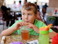 Wah! Resto Ini Tak Sengaja Sajikan Minuman Beralkohol pada Balita 