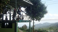 Keamanan sangat diperhatikan. Pengunjung wajib mengikuti instruksi dari pemandu (Arbi Anugrah/detikTravel)