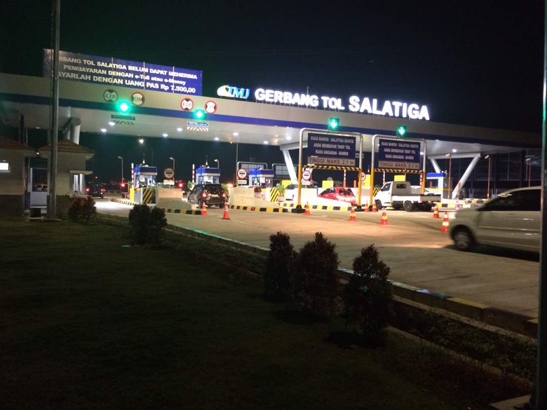 Foto Malam Ini Tol  Bawen Salatiga Masih Lengang