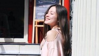 Senyuman bintang sinetron Cinta Dari Surga itu mampu mencuri hati para pria. Dok. Instagram/havizadevianjani