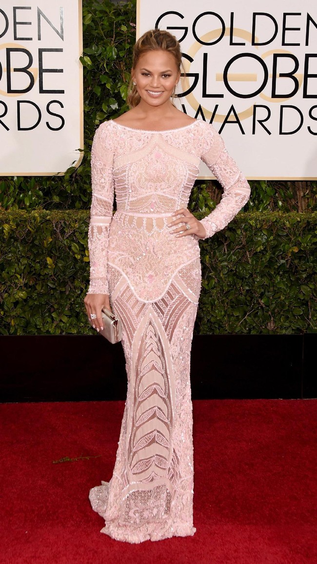 Chrissy Teigen attends the 72nd Annual Golden Globe Awards at The Beverly Hilton Hotel on January 11, 2015 in Beverly Hills, California.  (Photo by Jason Merritt/Getty Images)