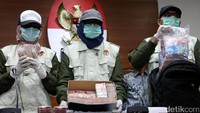 Duit Rp 1 miliar itu merupakan bagian dari total fee Rp 4,7 miliar yang dijanjikan Direktur PT Statika Mitra Sarana (SMS) Jhoni Wijaya.