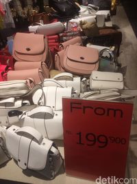 Stradivarius Diskon Hingga 50%, Crop Top Mulai dari Rp 59 Ribu