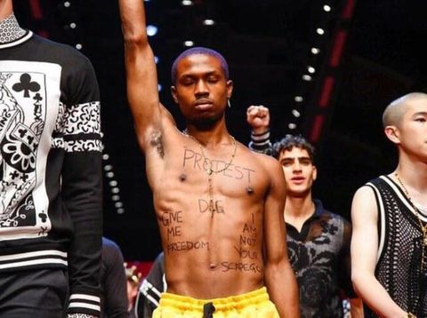 Dukung Trump, Dolce & Gabbana Diprotes Modelnya Sendiri di Catwalk