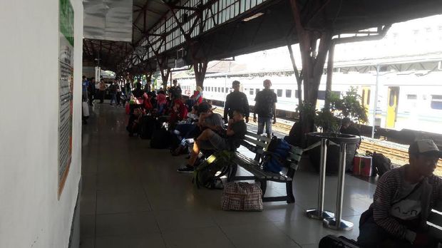 H-4 Lebaran, 25 Ribu Pemudik Berangkat dari Stasiun Senen