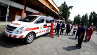 Selain itu PMI juga menyediakan beberapa unit ambulance yang standby di terminal.